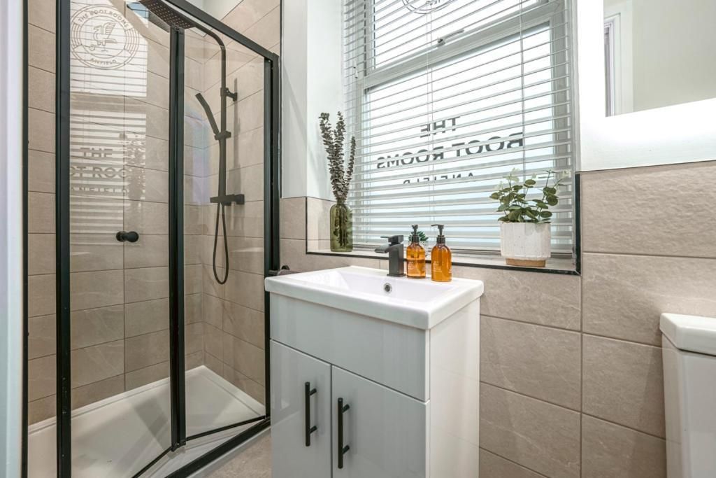 The Boot Rooms Anfield Twin Room 2