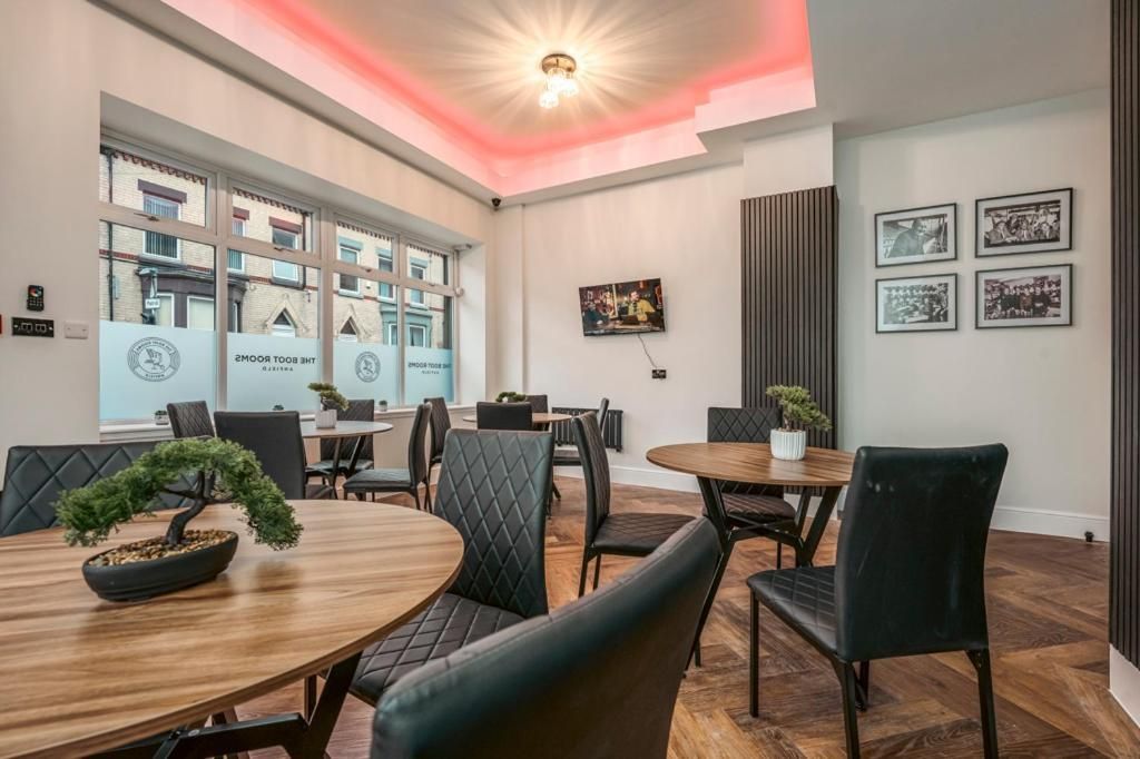 shared lounge/tv area