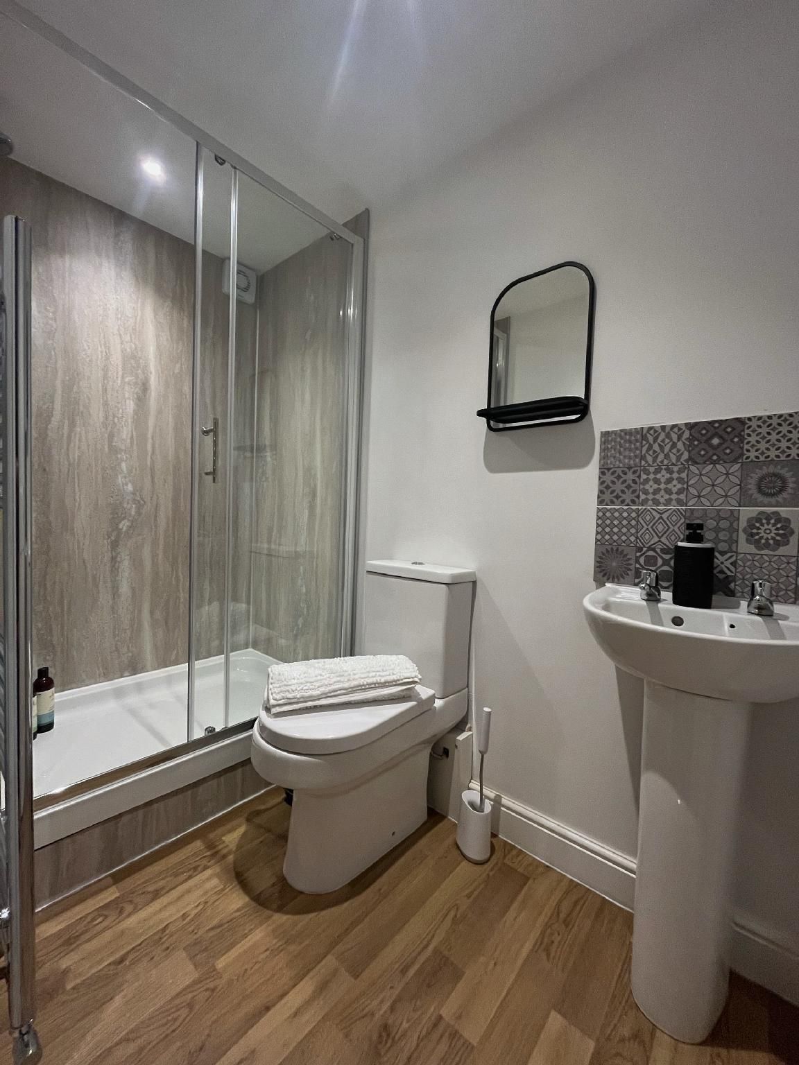 Apartment-Deluxe-Ensuite with Shower-Garden view