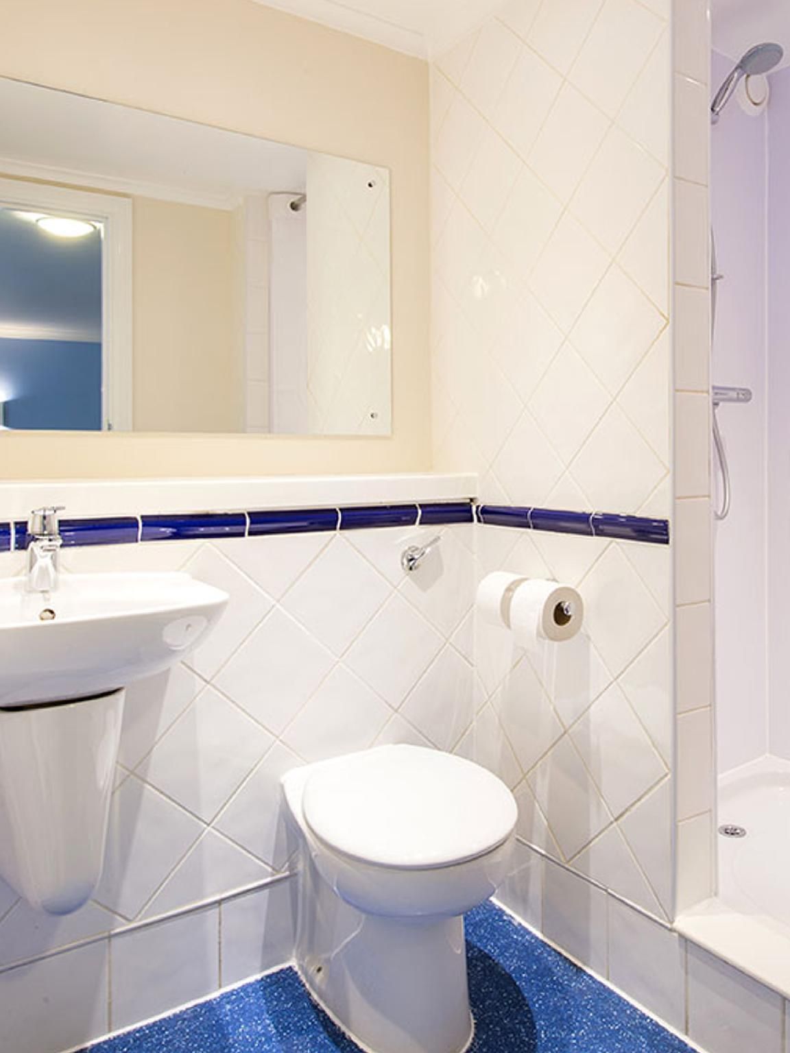 Travelodge Northampton Wootton Family Room 3