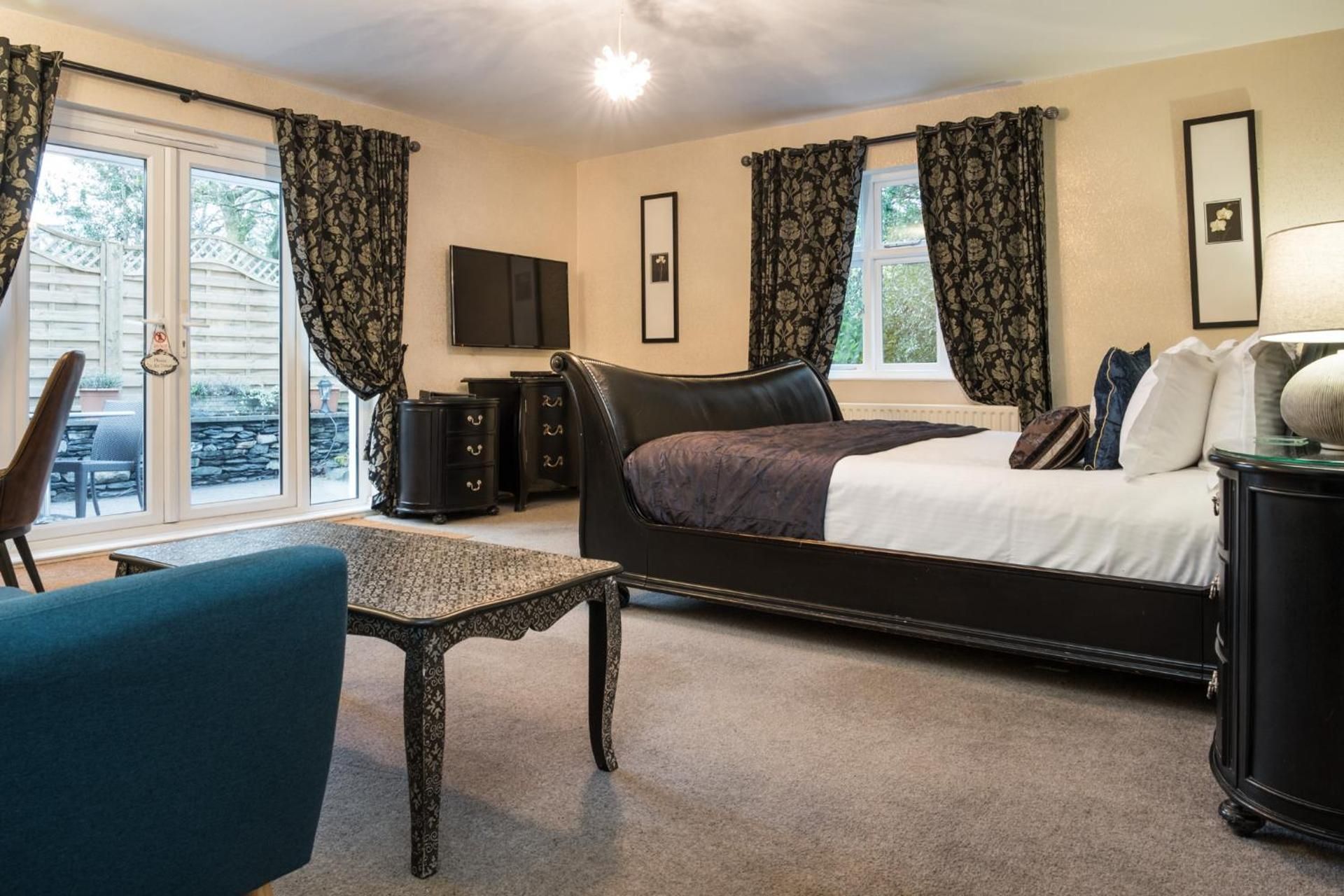 Retreat Suite with Stunning Spa Bathroom