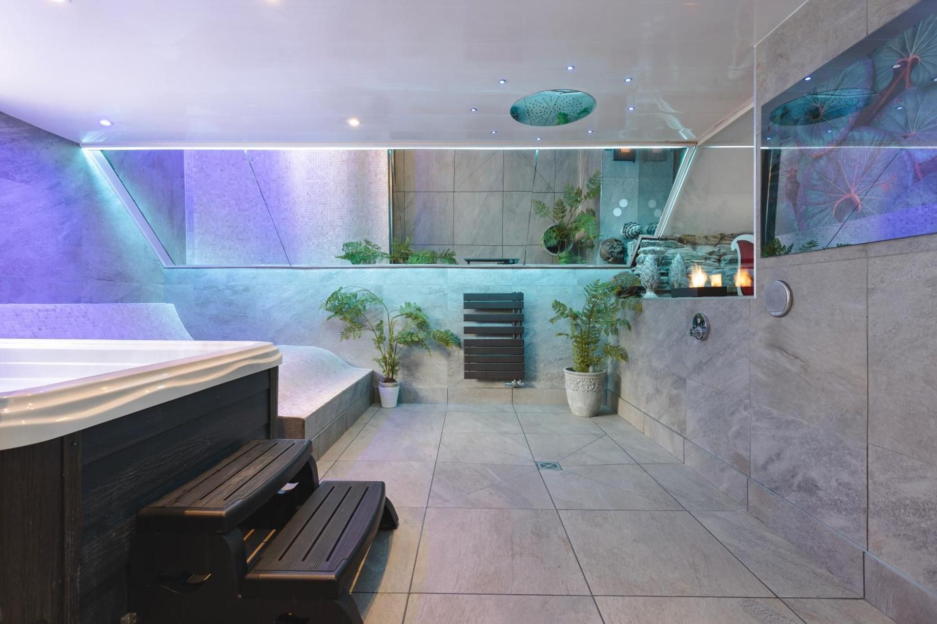 Executive Suite with Spa Bath