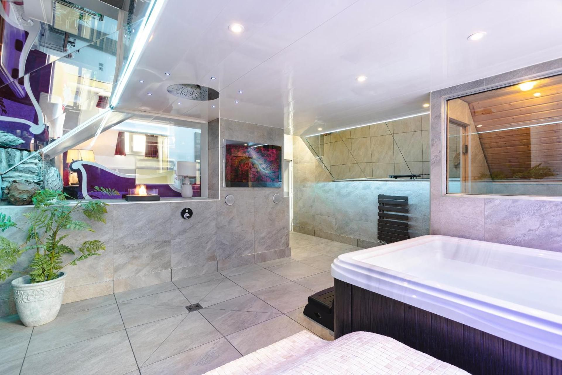 Executive Suite with Spa Bath