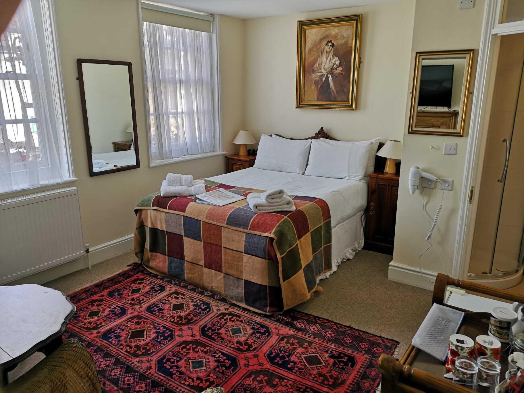Standard-Double room-First Floor-Street View-Ensuite with Shower