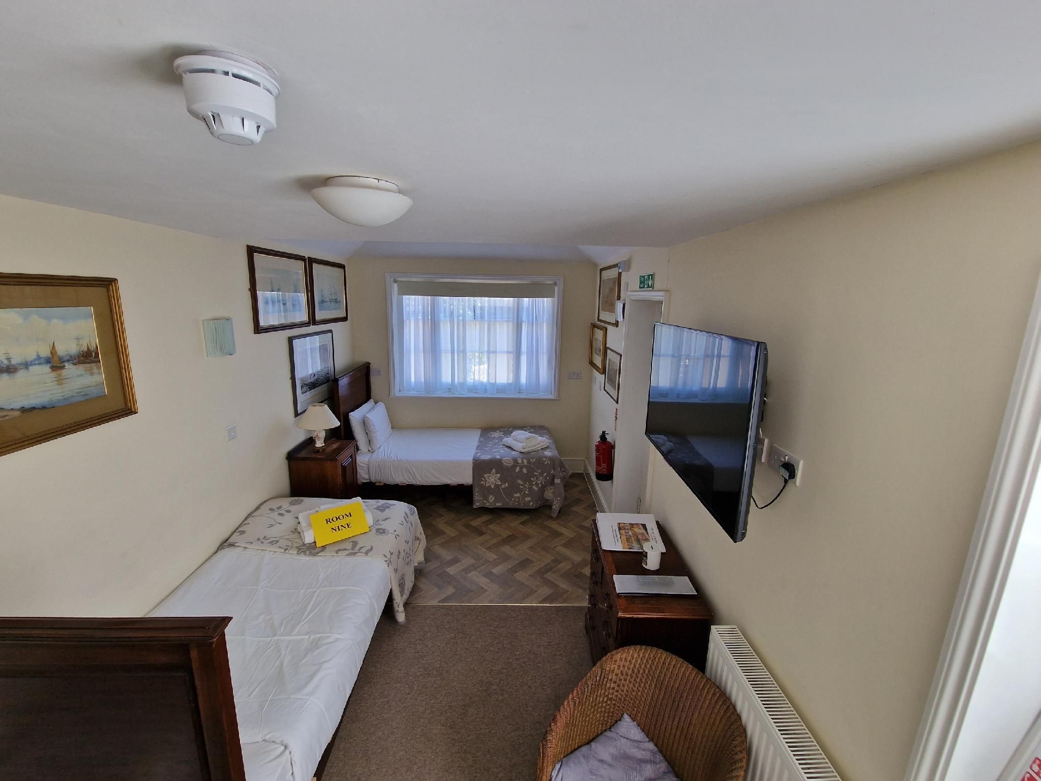 Room NIne Ground Floor-Twin room-Garden View-Traditional-Ensuite with Shower