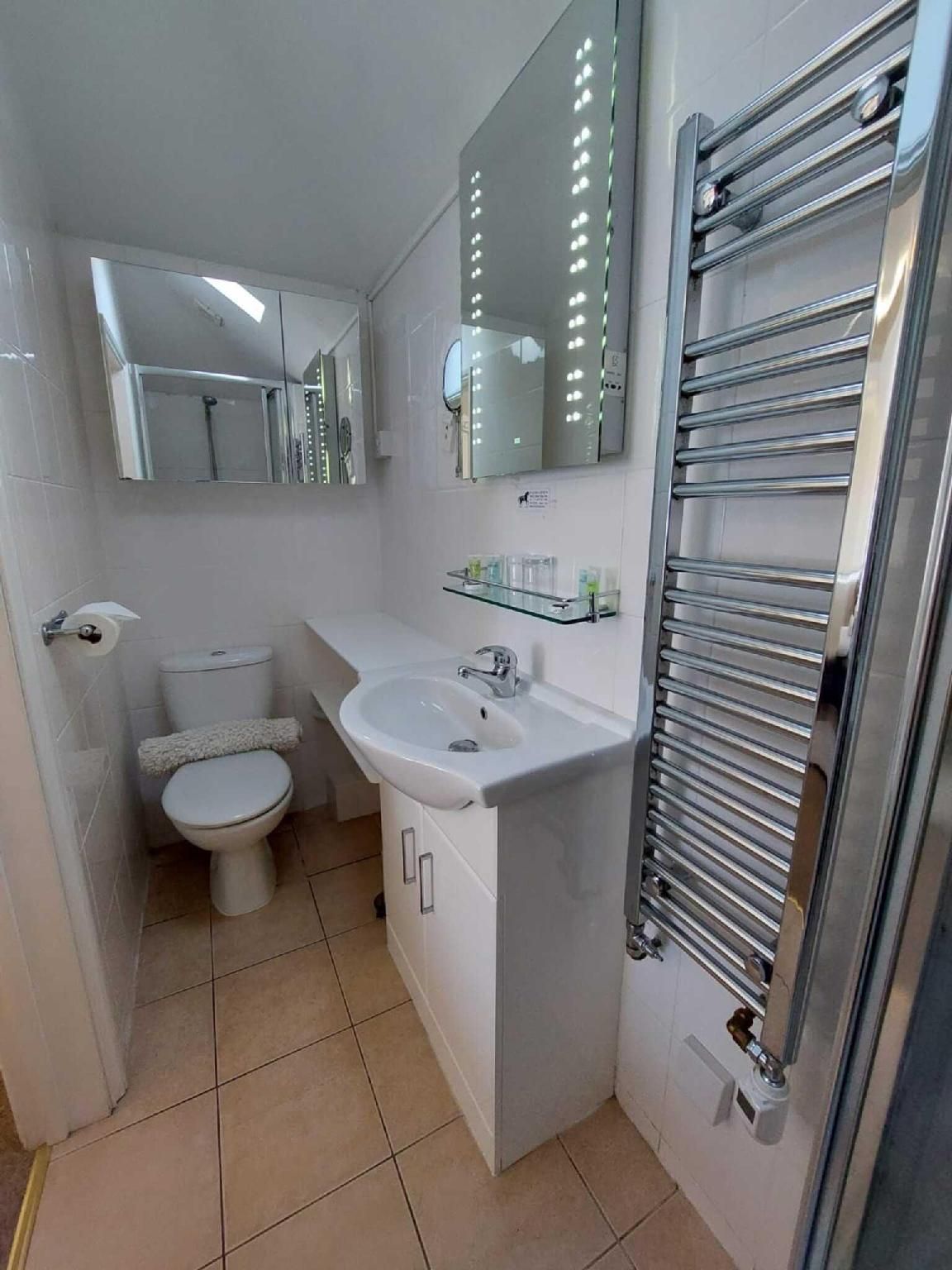 Rm 8 1st Floor -Double room-Garden View-Traditional-Ensuite with Shower