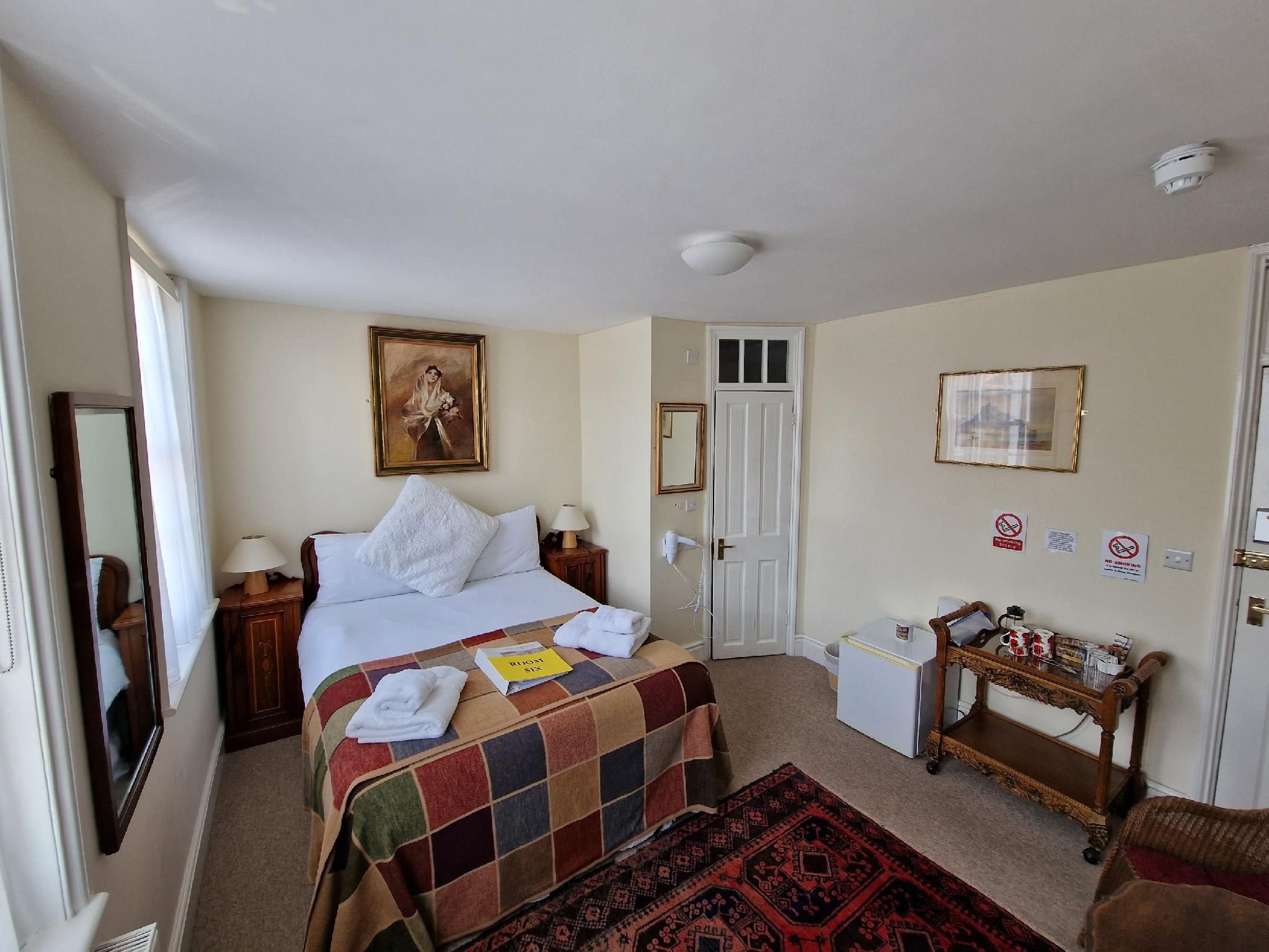 Standard-Double room-First Floor-Street View-Ensuite with Shower