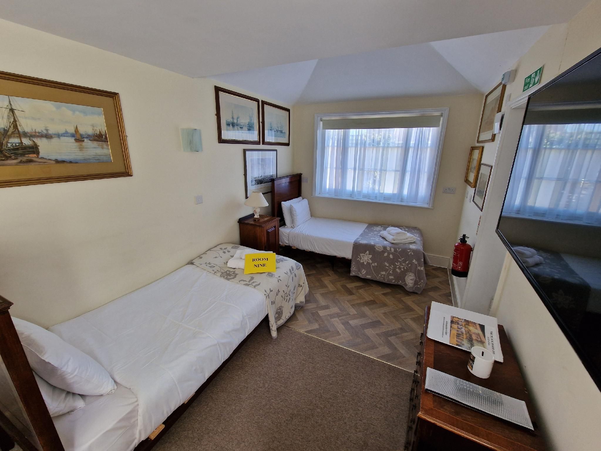 Room NIne Ground Floor-Twin room-Garden View-Traditional-Ensuite with Shower