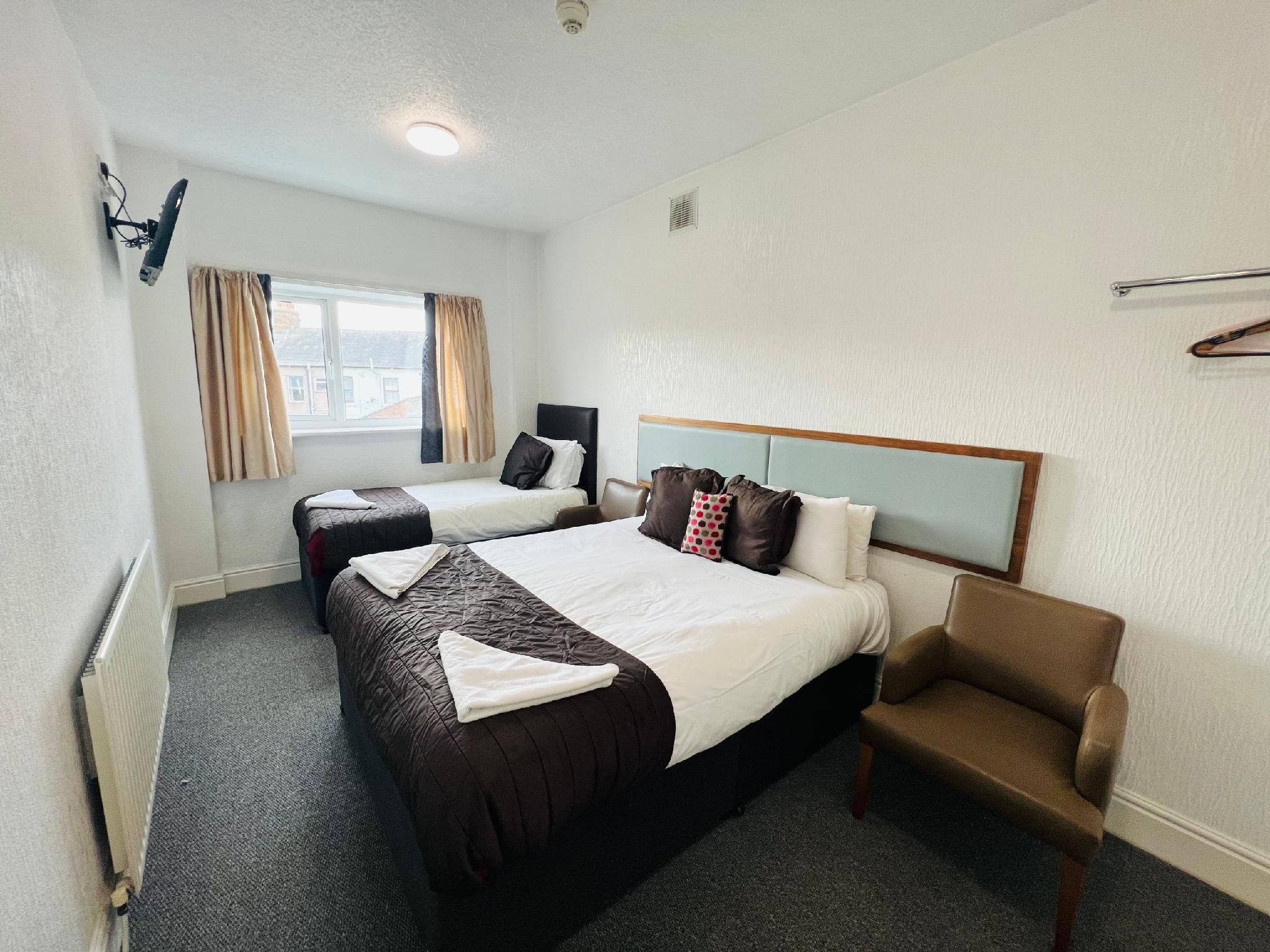 Family room-Family-Ensuite with Shower-Street View