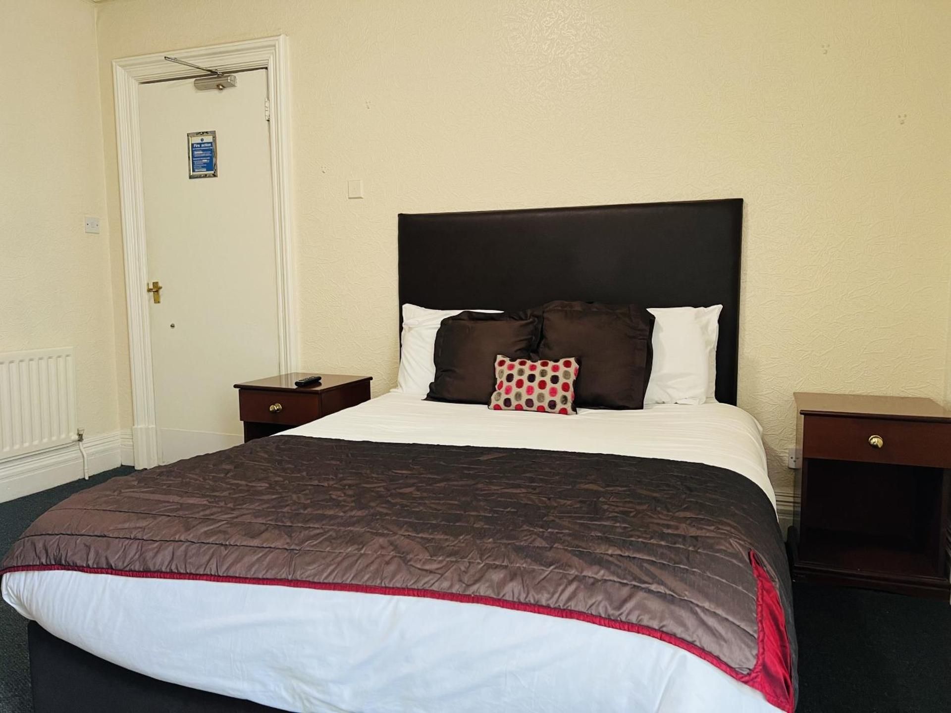 Double room-Large-Ensuite with Shower