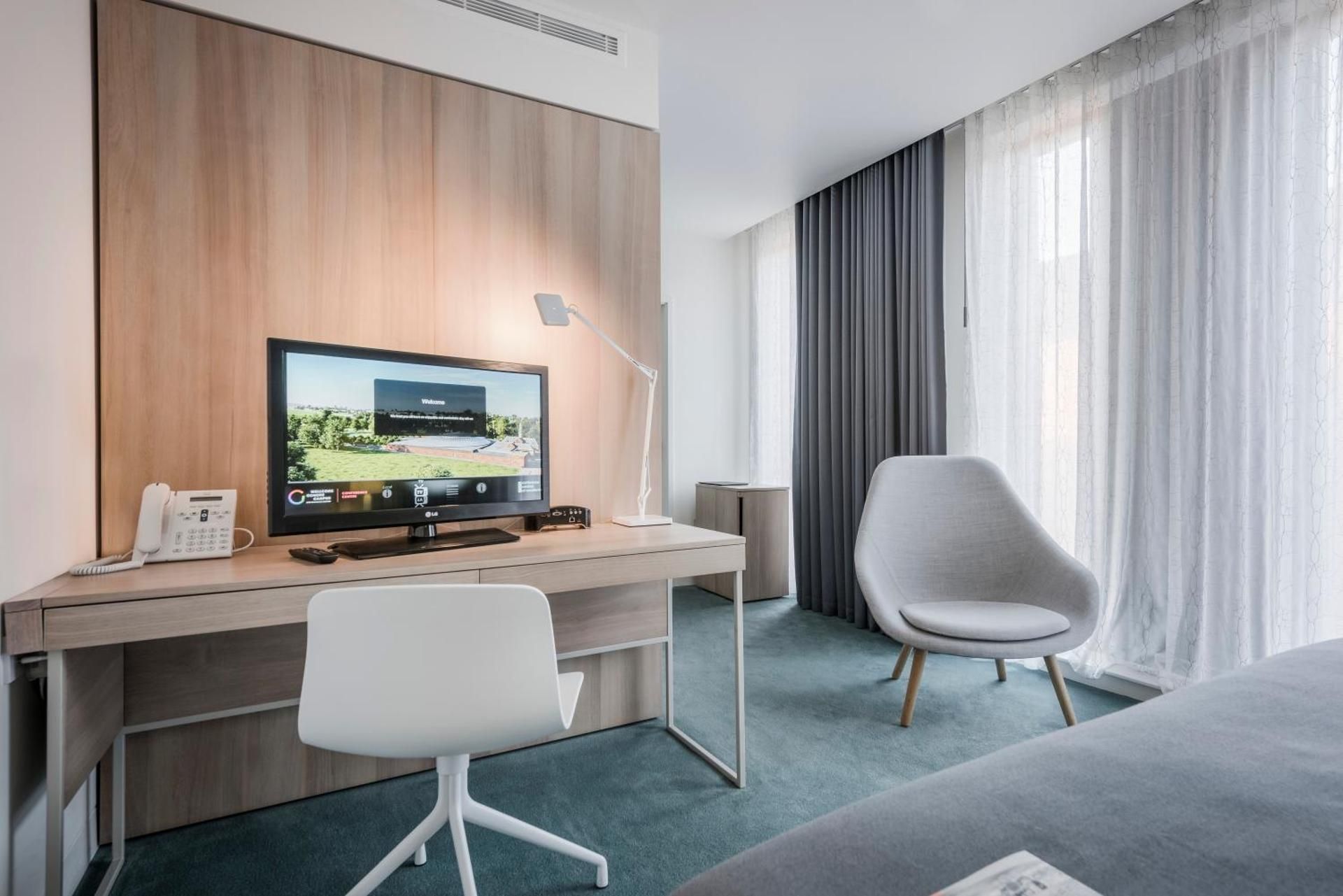 Hinxton Hall Hotel and Conference Centre Large Double Room 3