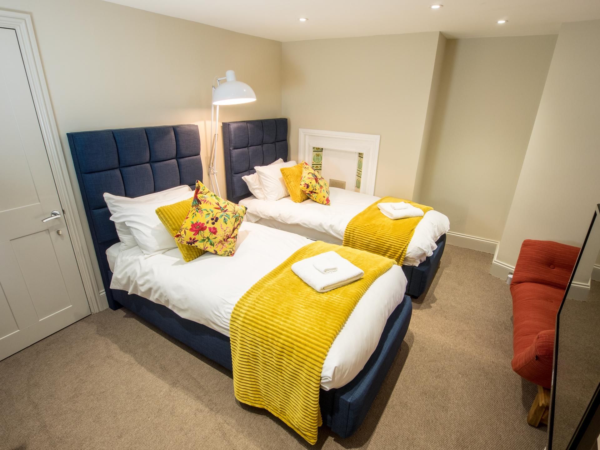 Regency Guest House Twin room-Shared Bathroom-With share Kitchen Room11