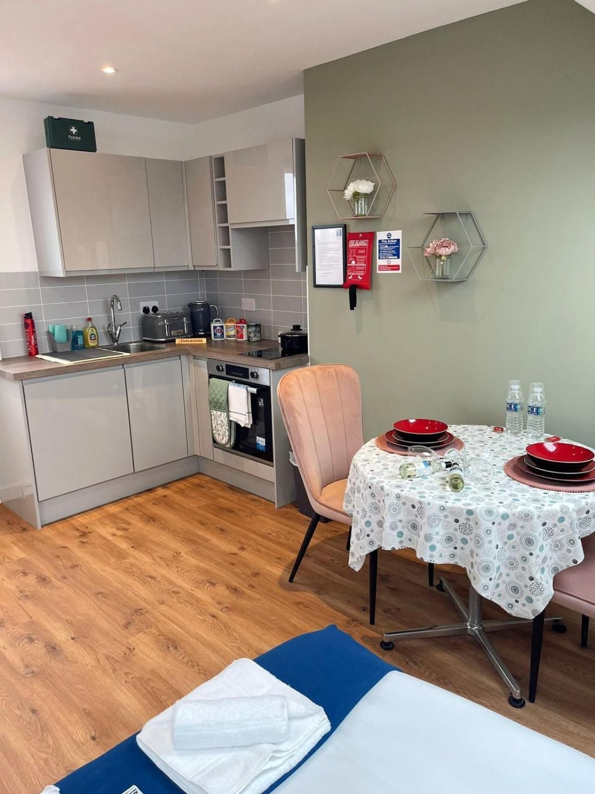 Cambridge Studios and Suites by Tas Accommodations