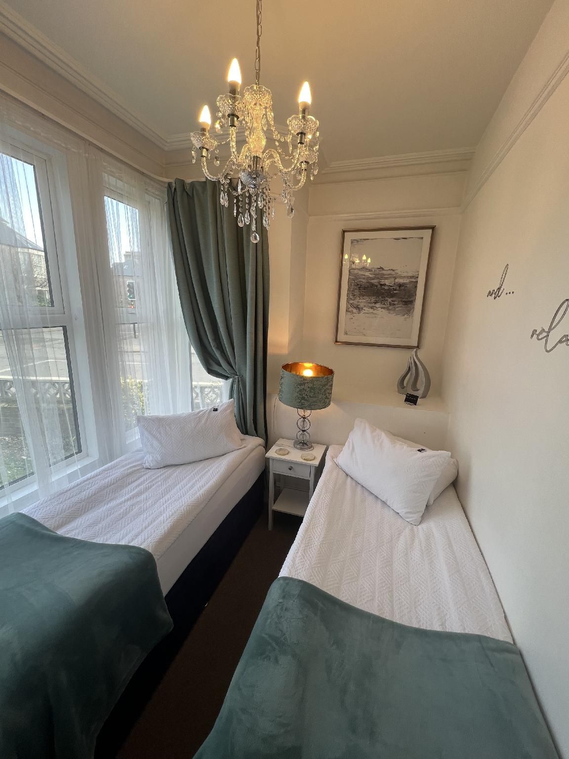 A & B Guest House Twin room-Standard-Ensuite with Shower-Garden View