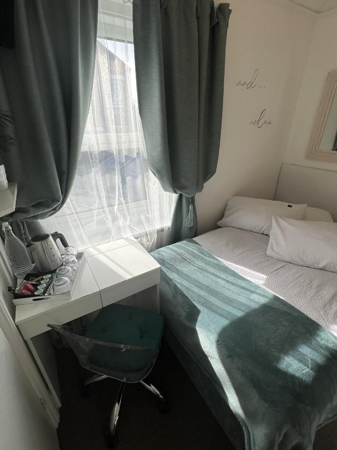 A & B Guest House double room-budget-ensuite 3