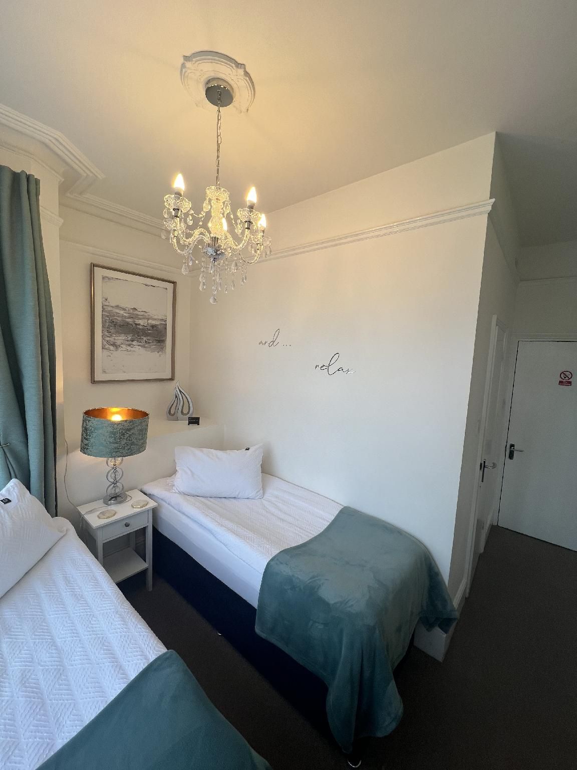 A & B Guest House Twin room-Standard-Ensuite with Shower-Garden View 2