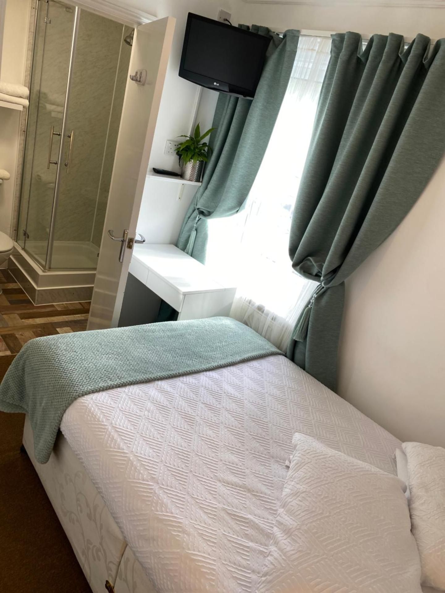 A & B Guest House Small Double Room 3