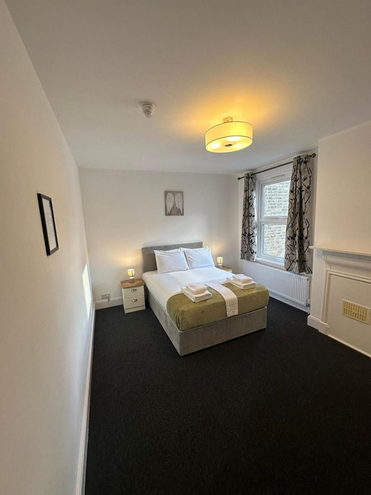 Cambridge Central Rooms - Tas Accommodations Standard Double Room with Shared Bathroom 3