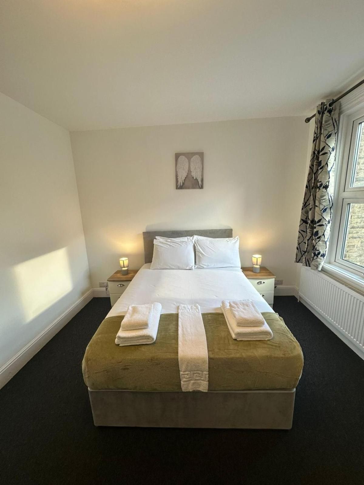 Cambridge Central Rooms - Tas Accommodations Standard Double Room with Shared Bathroom