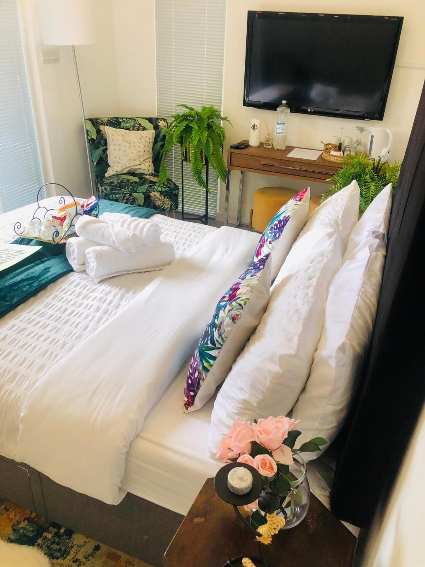 MeeZee Pearl Double Bed Lodge With Free Parking Double Room