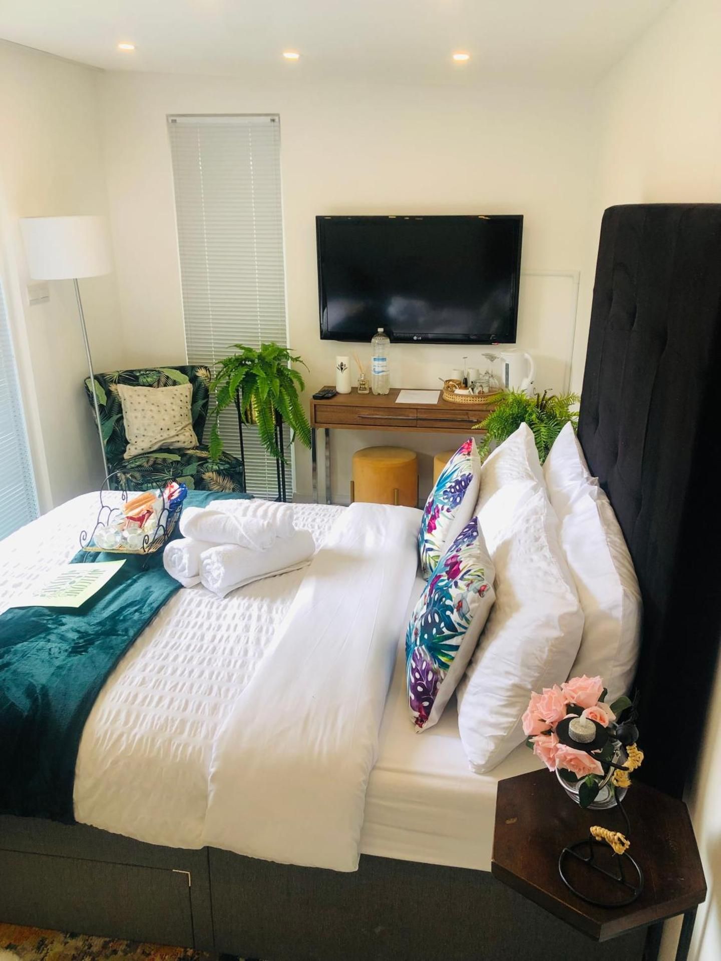 MeeZee Pearl Double Bed Lodge With Free Parking Double Room 3