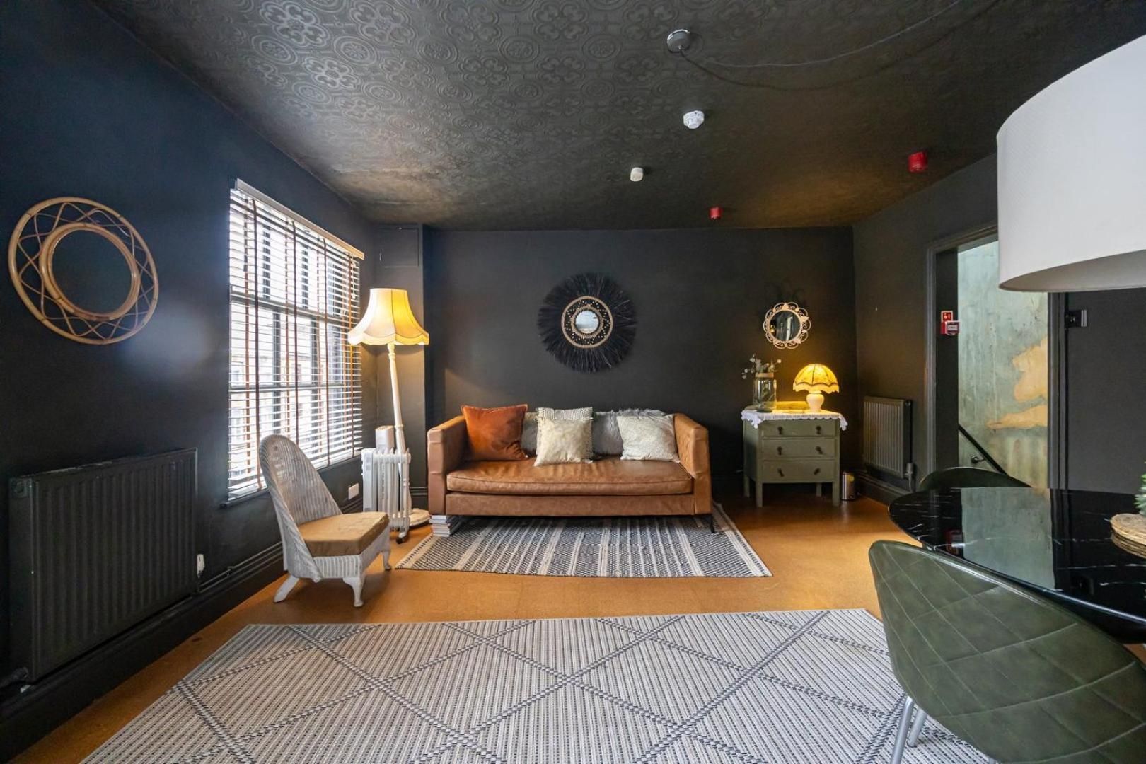 GuestReady - Rose and Monkey Hotel One-Bedroom Apartment 3