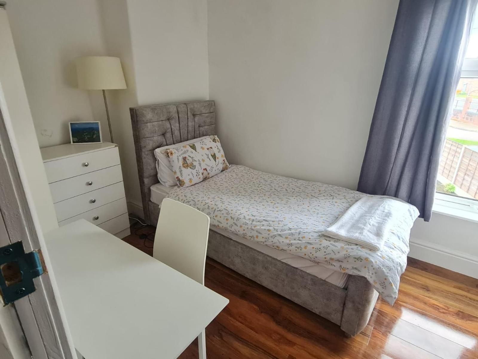 Standard Single Room with Shared Bathroom