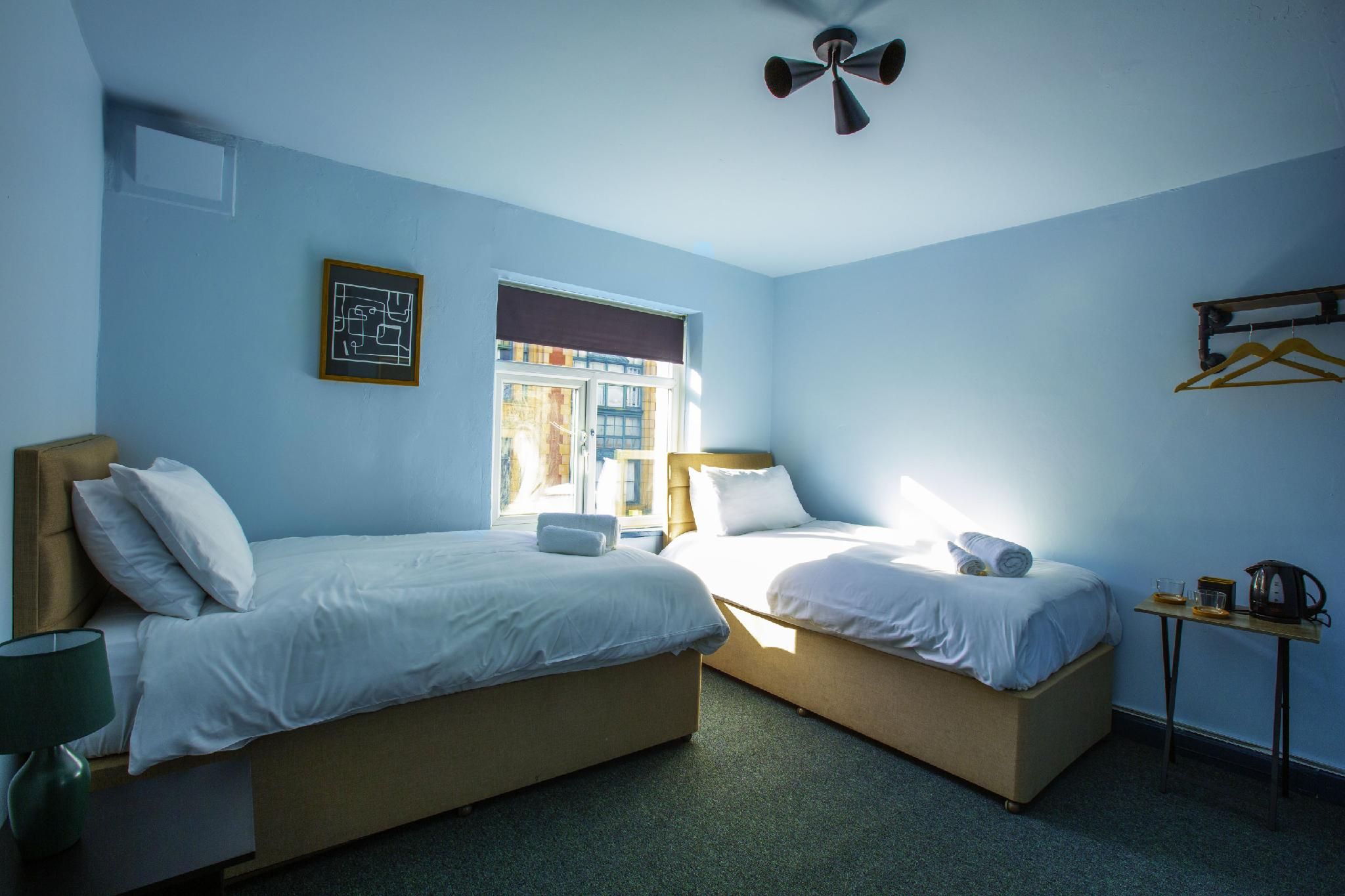 Twin room-Shared Bathroom-Twin Room