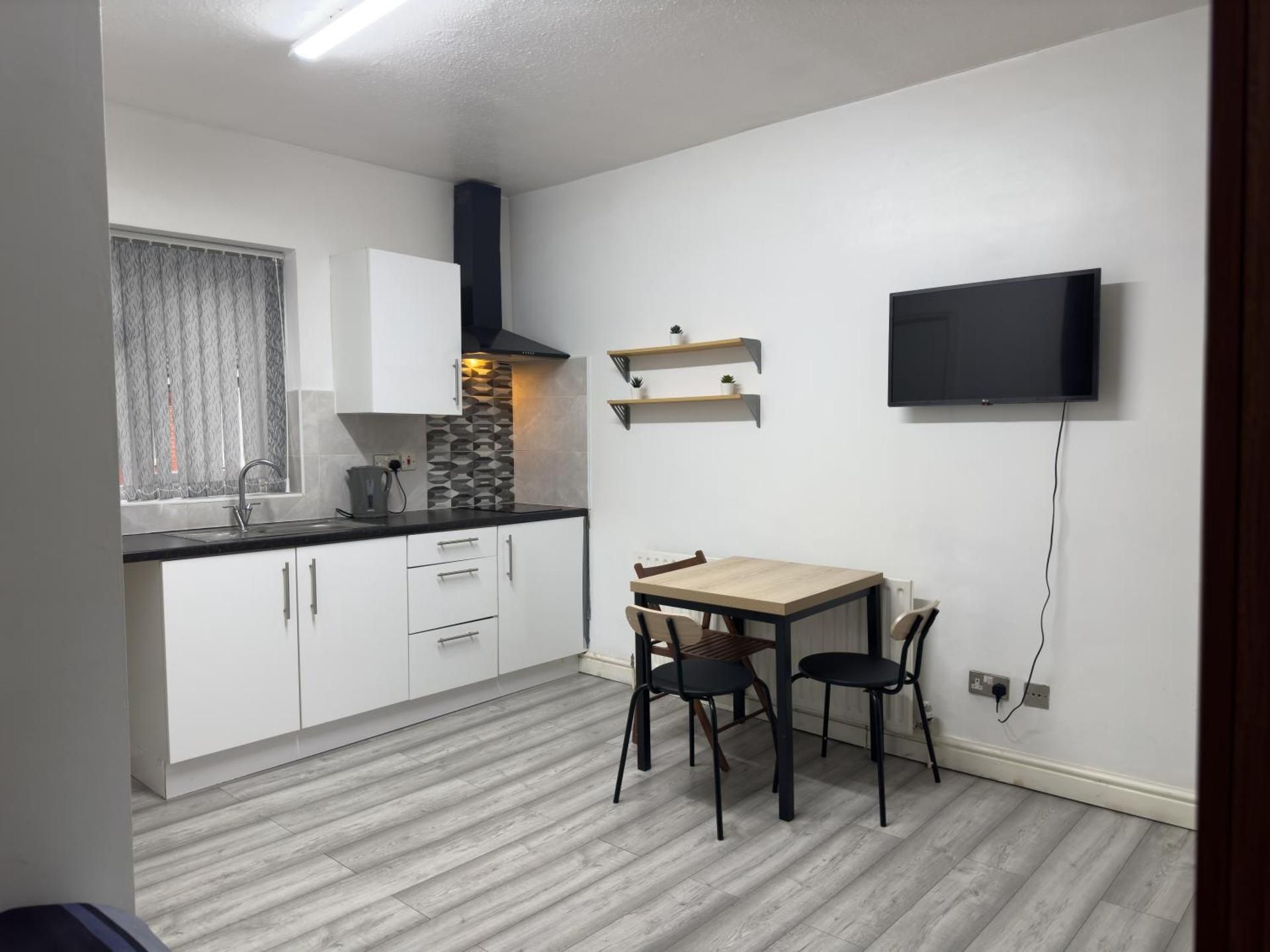 Hill's View Apartments One Bedroom Apartment 2