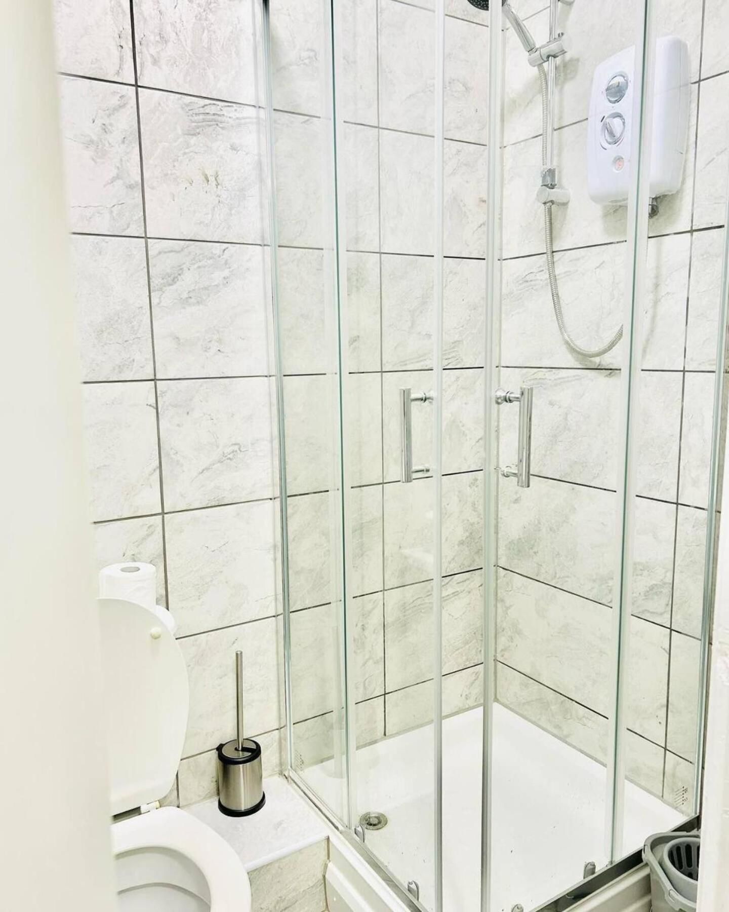 Apartment with Shower