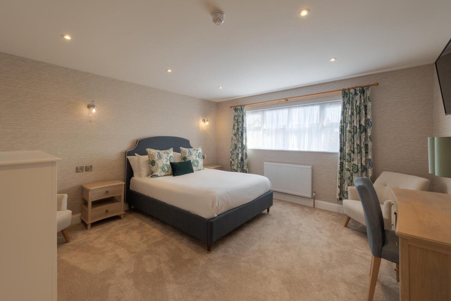 Family Suite (2 Adults + 3 Children)