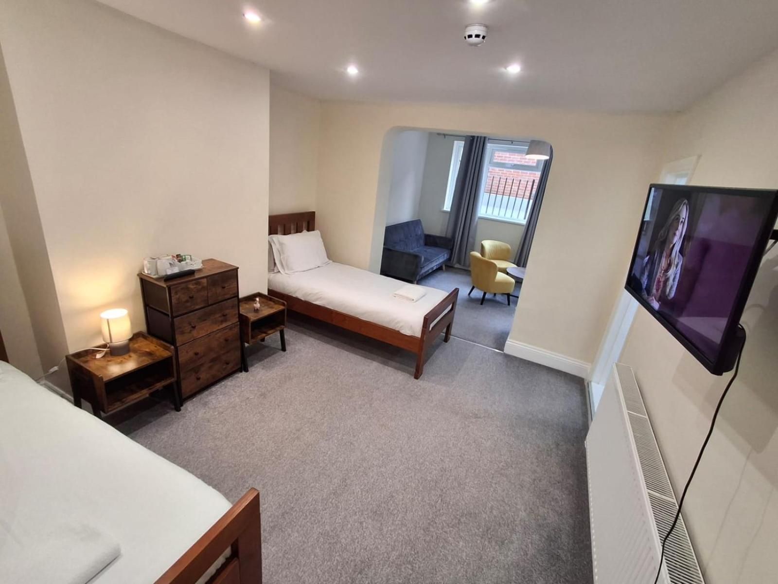 Twin Room with Private Bathroom