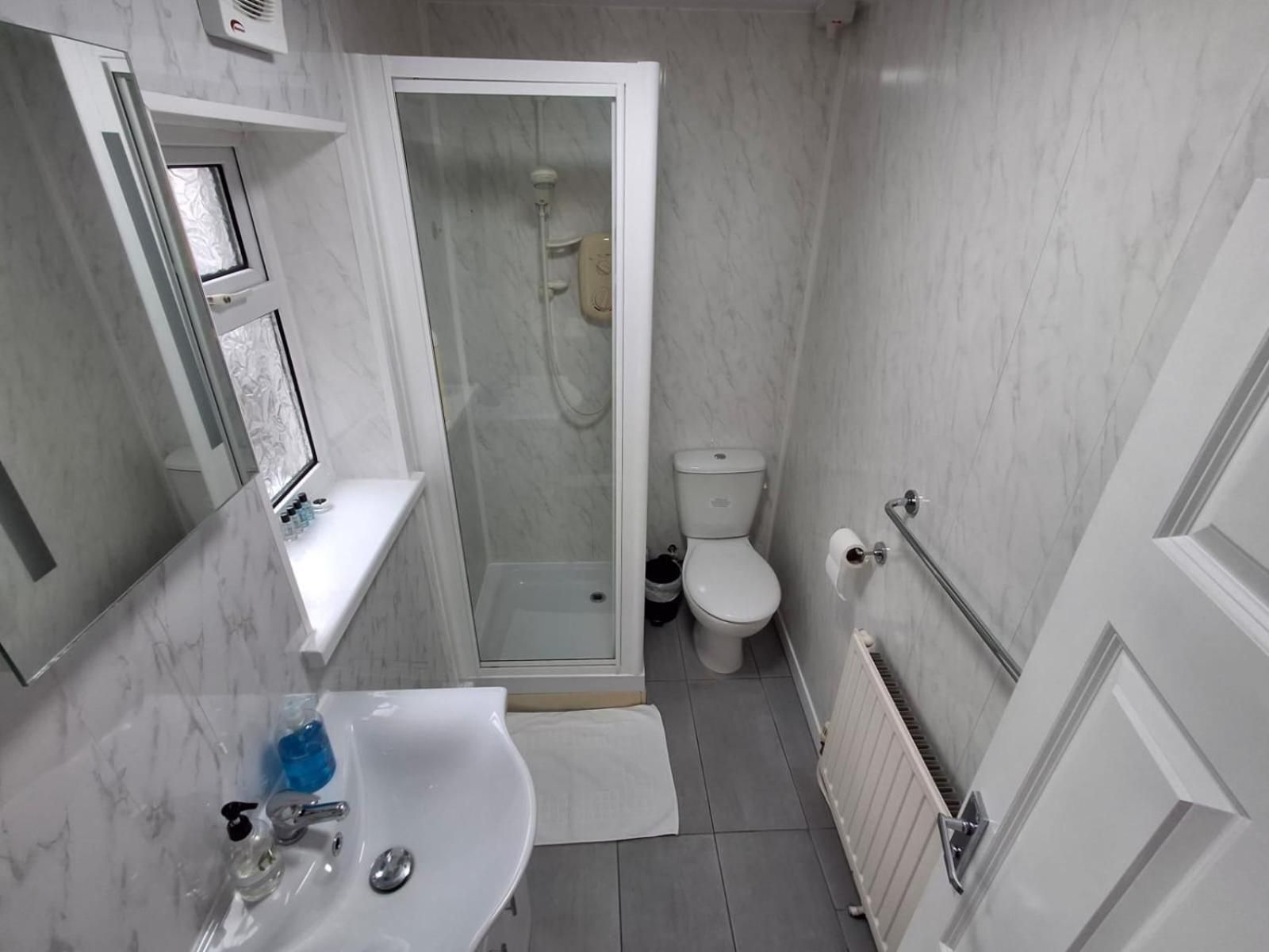 Twin Room with Private Bathroom