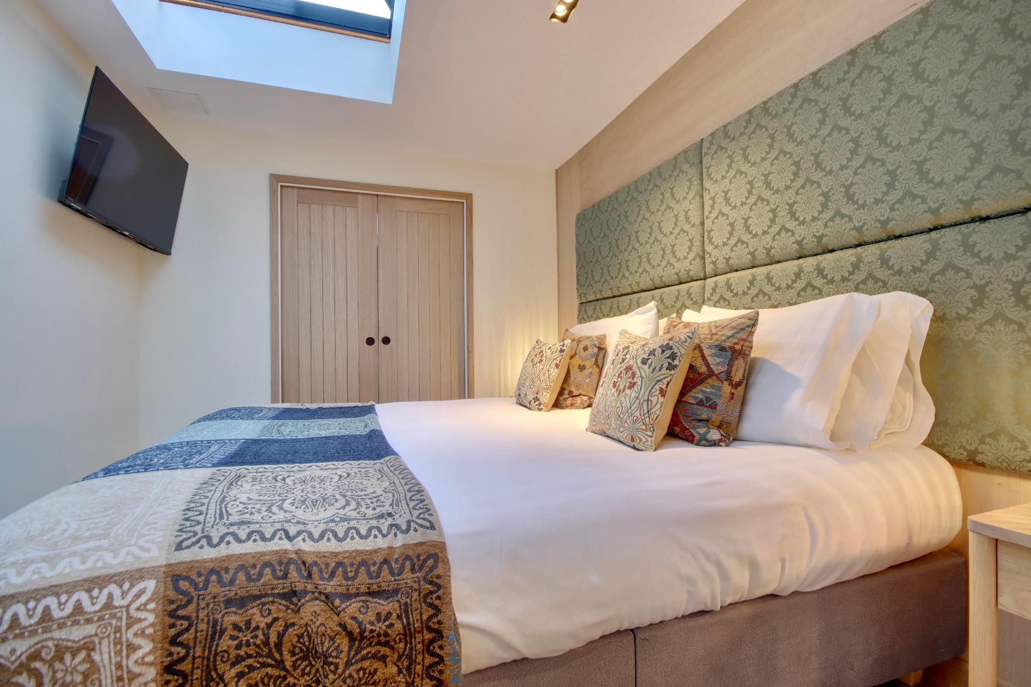 Junior Suite - 1 King Bed