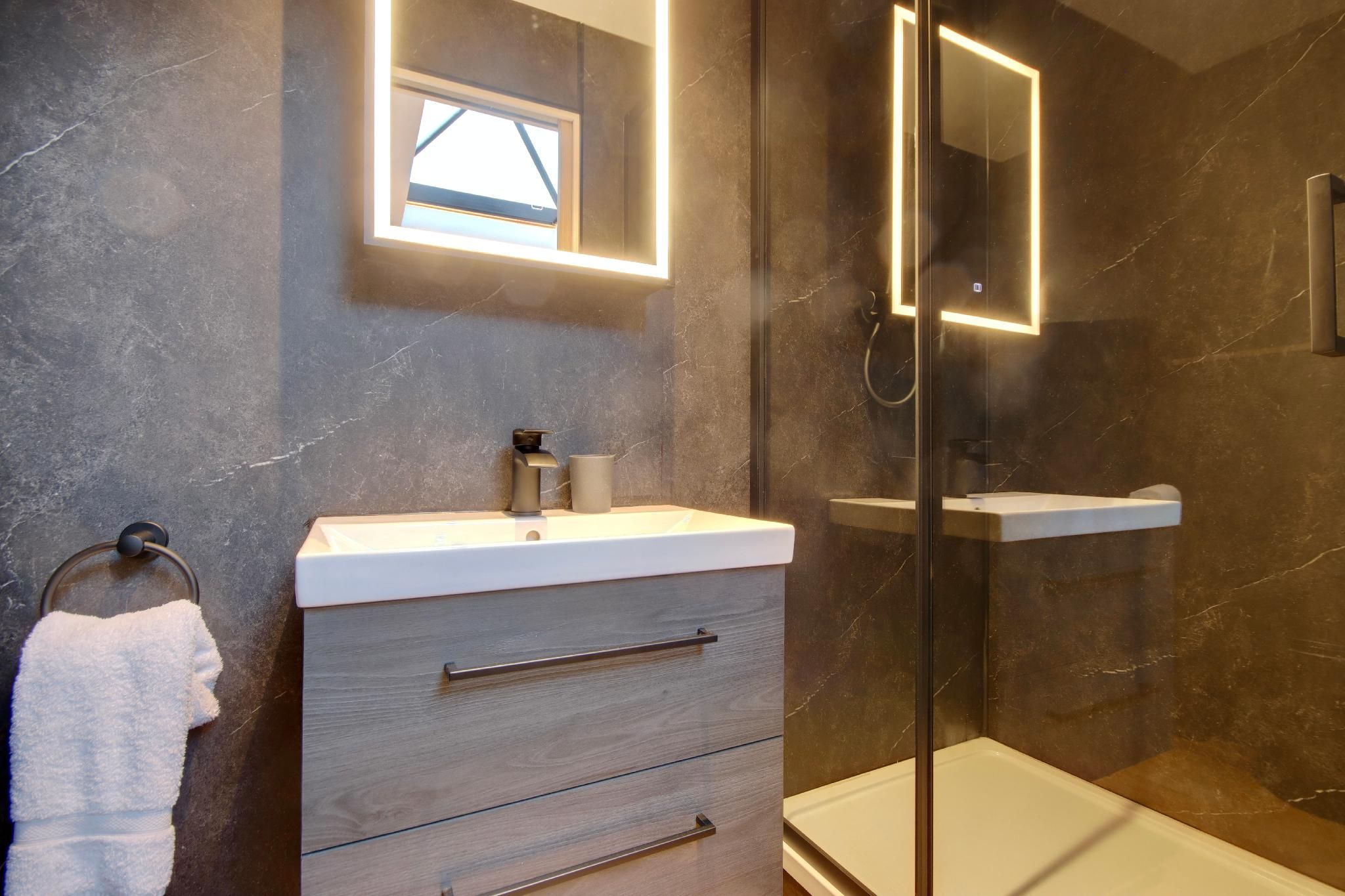 Junior Suite - 1 King Bed