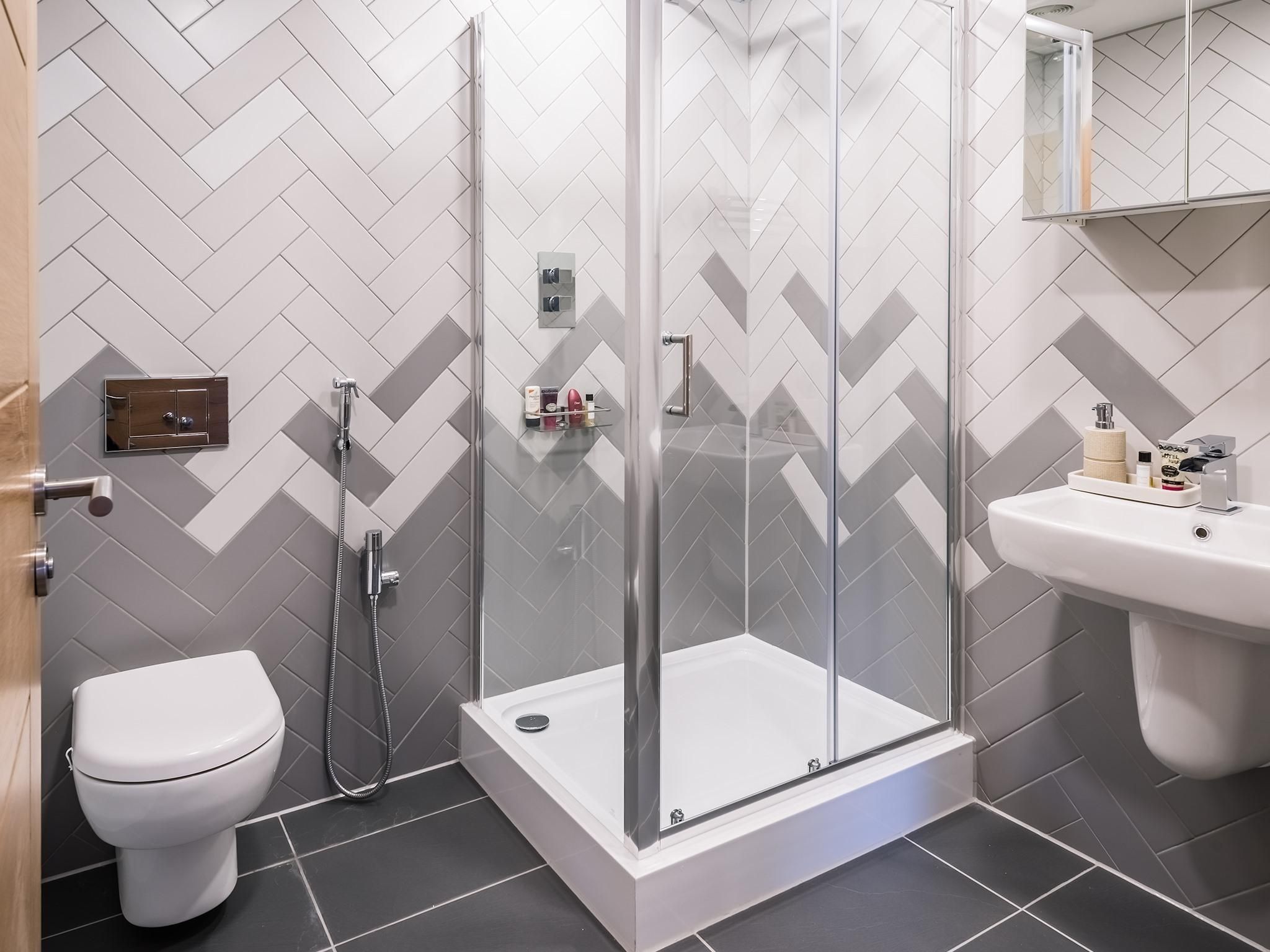 Apartment-Standard-Ensuite with Shower-City View
