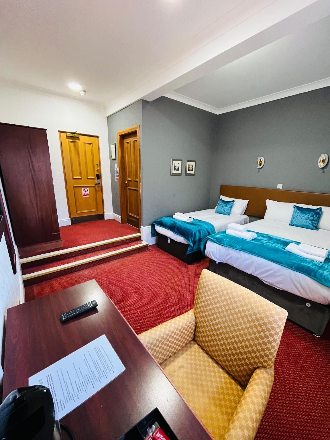 Family Room Ensuite