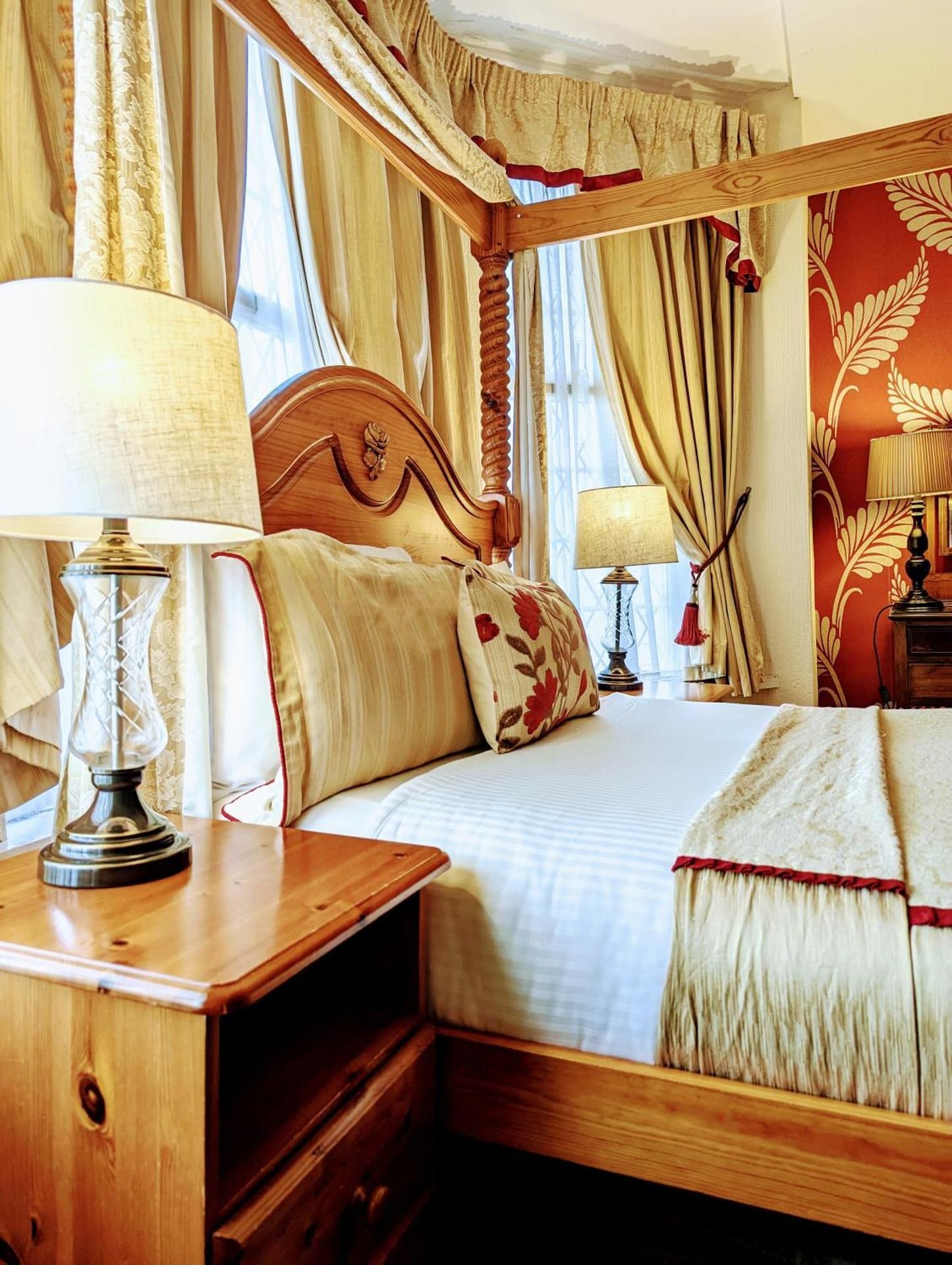 Four Poster Room