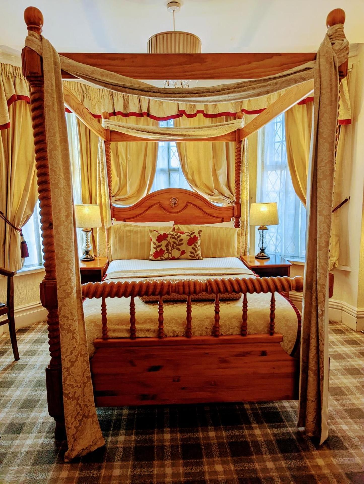 Four Poster Room