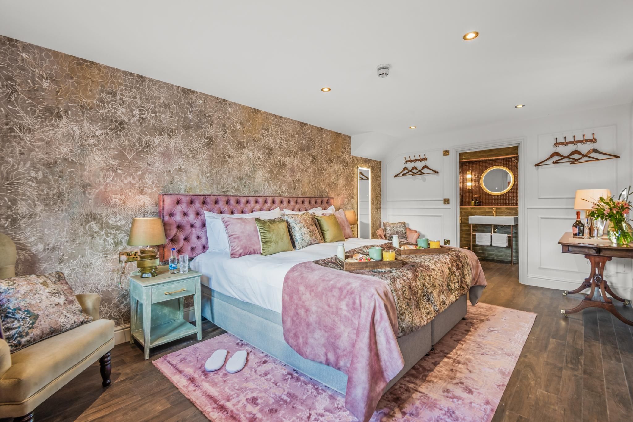 Accessible 1 King Suite