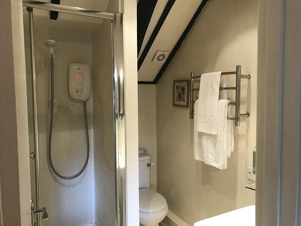 King-Ensuite with Shower