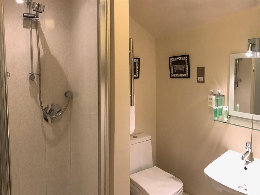 King-Premium-Ensuite with Shower