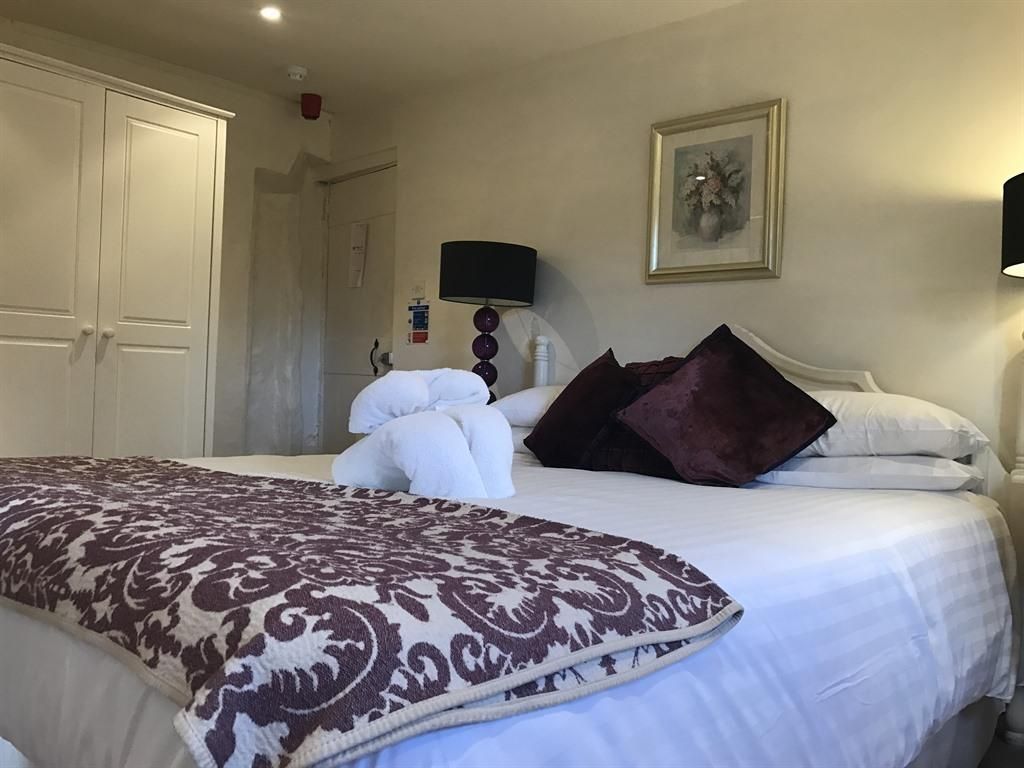 King-Ensuite with Shower