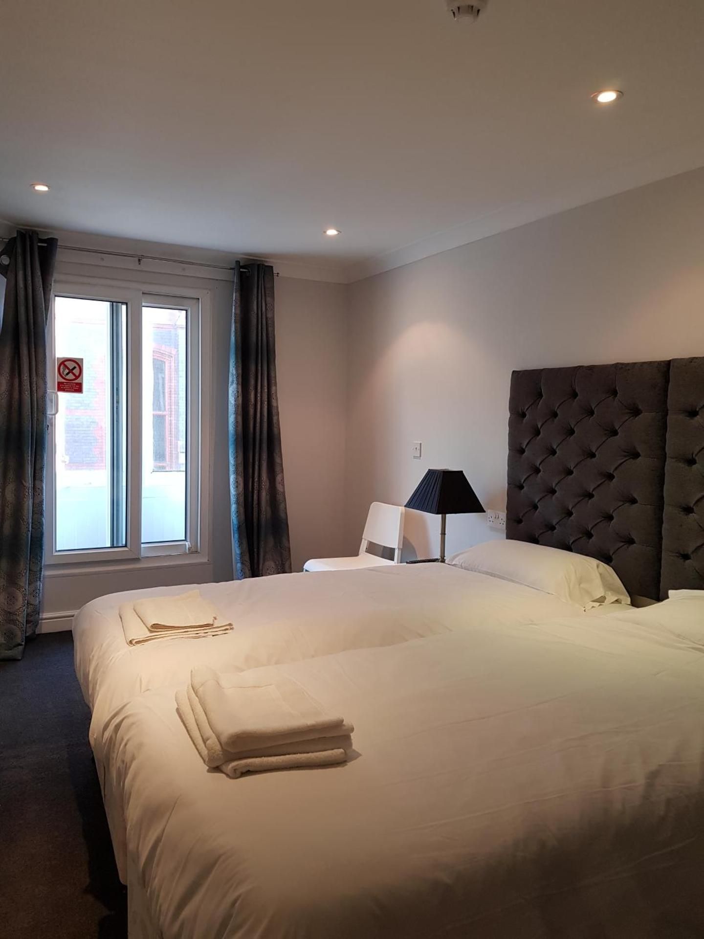 Blagrave Rooms Double or Twin Room with Private Bathroom