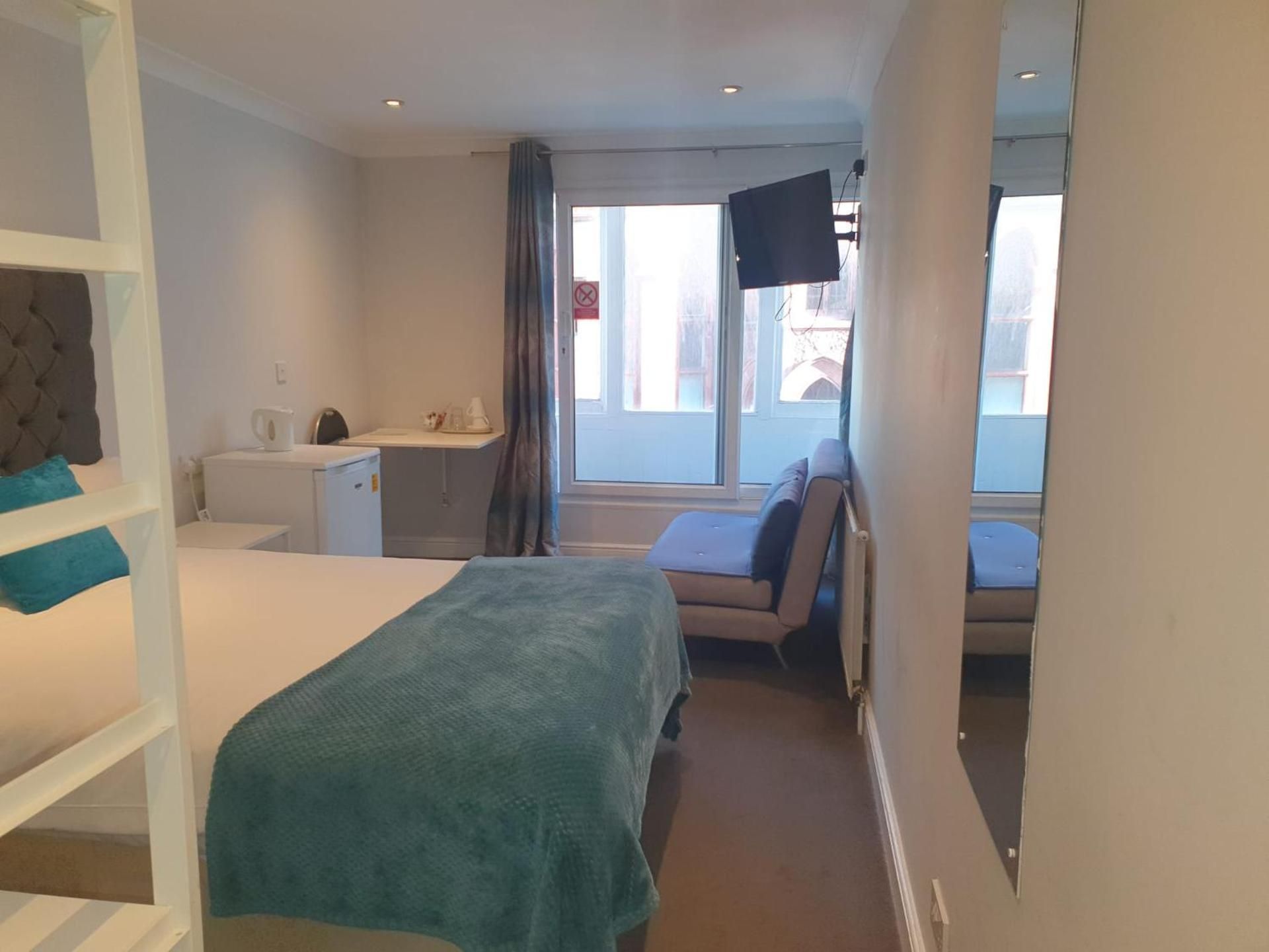 Blagrave Rooms Double or Twin Room with Private Bathroom 2