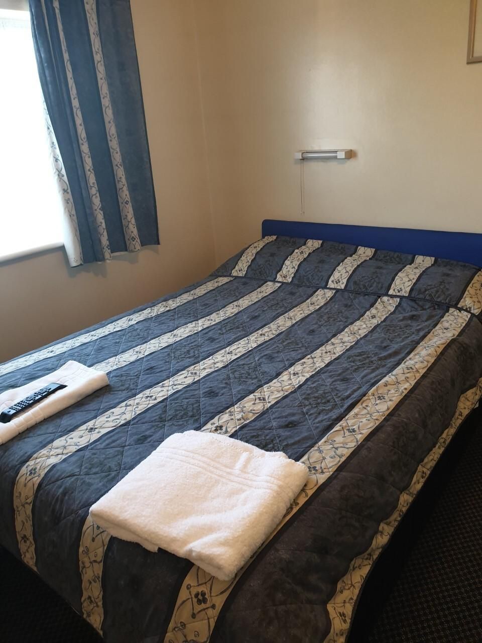 Elmhurst Hotel Single room-Ensuite