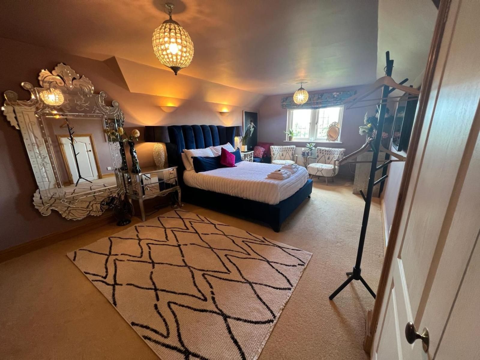 Deluxe King Suite