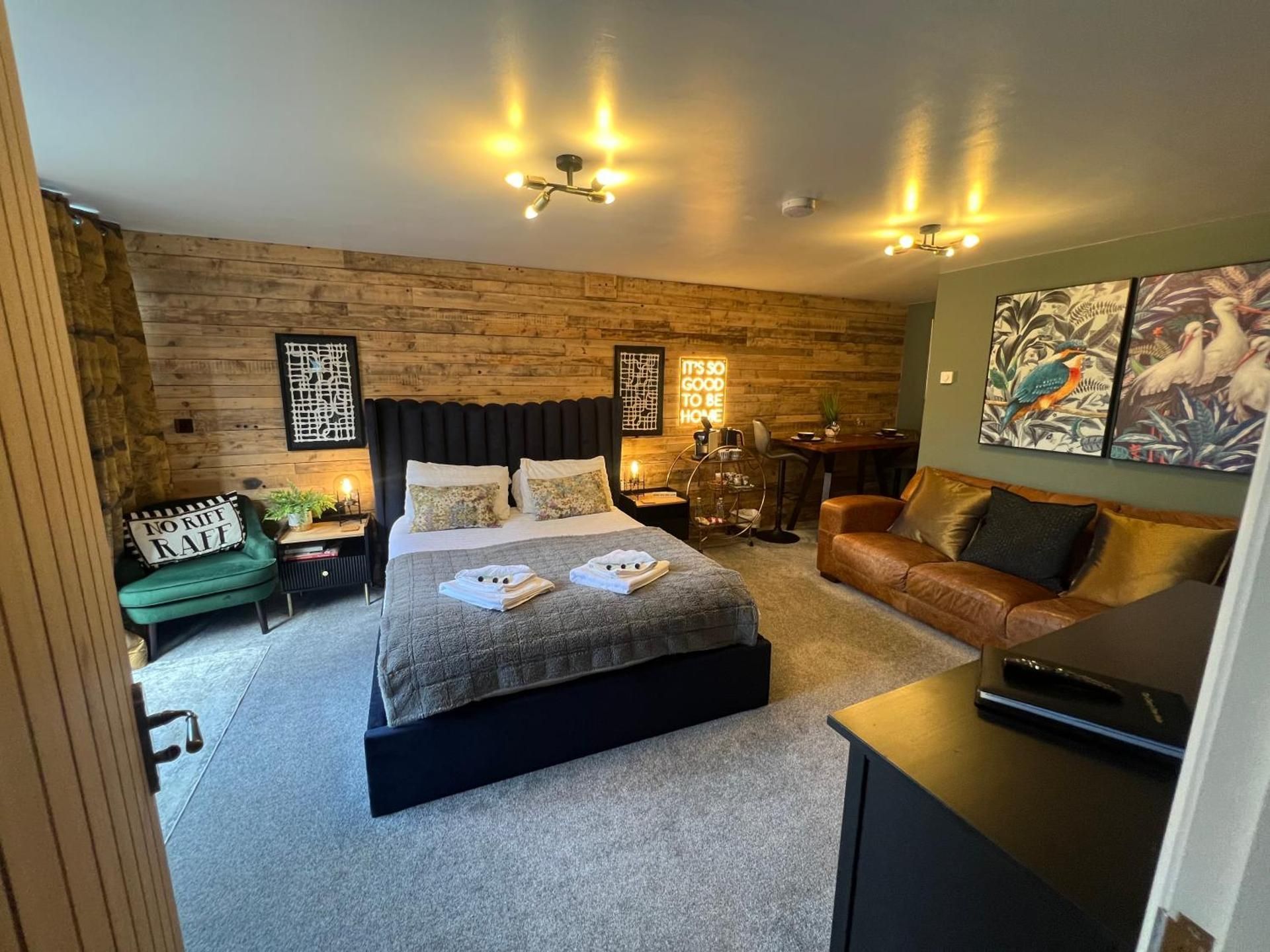 Deluxe King Suite