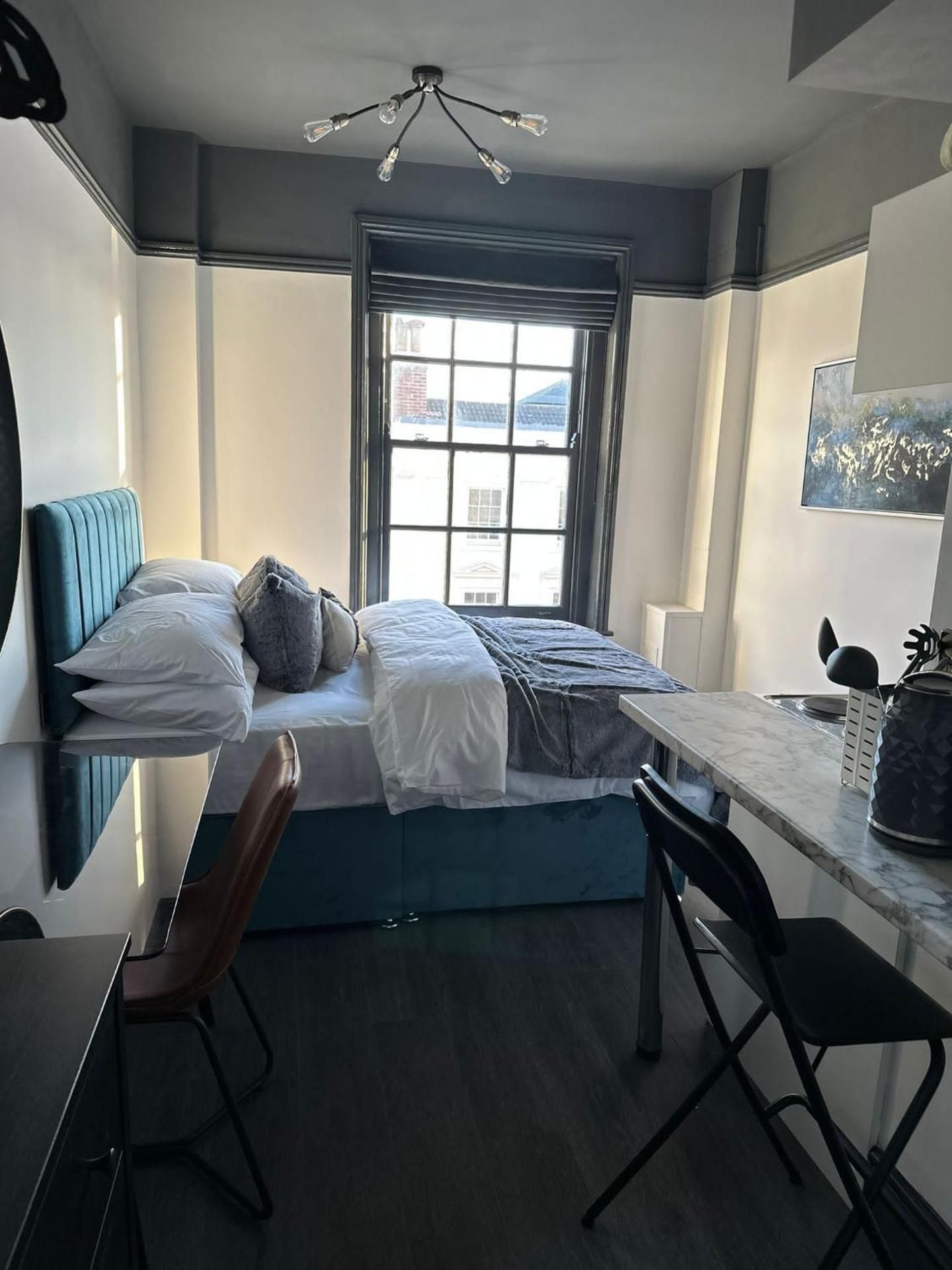 Warwick St Studios Standard-Cosy-Ensuite-Studio-Street View