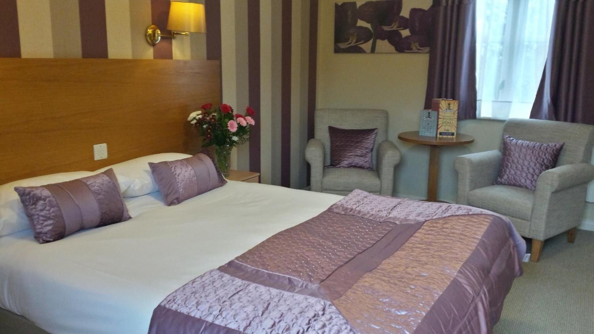 Sturdys Castle Twin Room